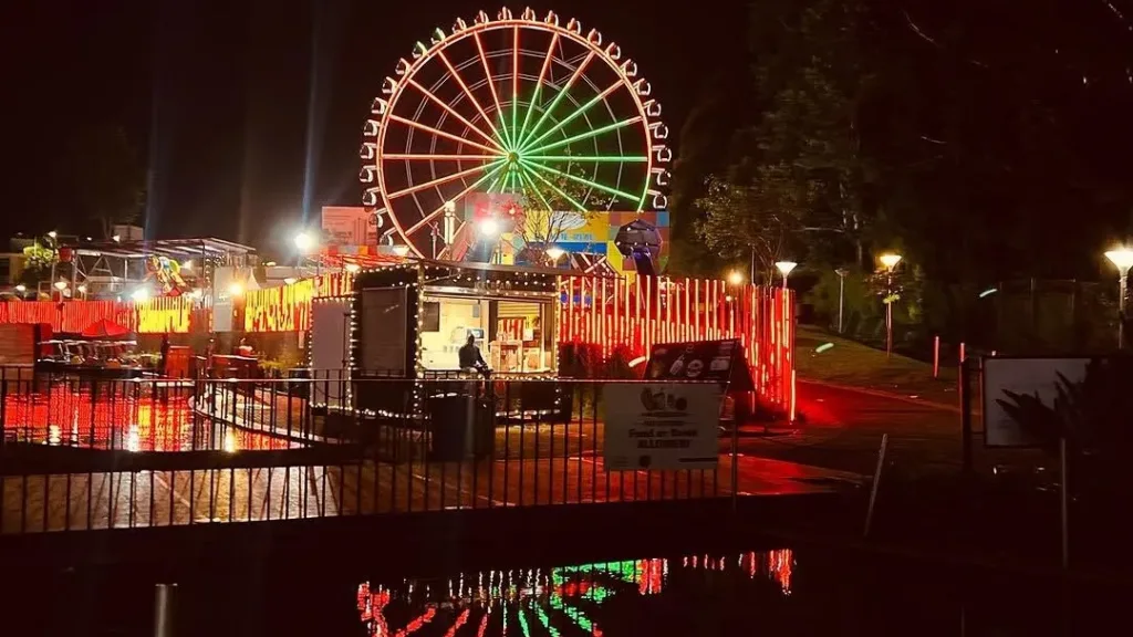 Ferris Wheel Two Rivers Mall